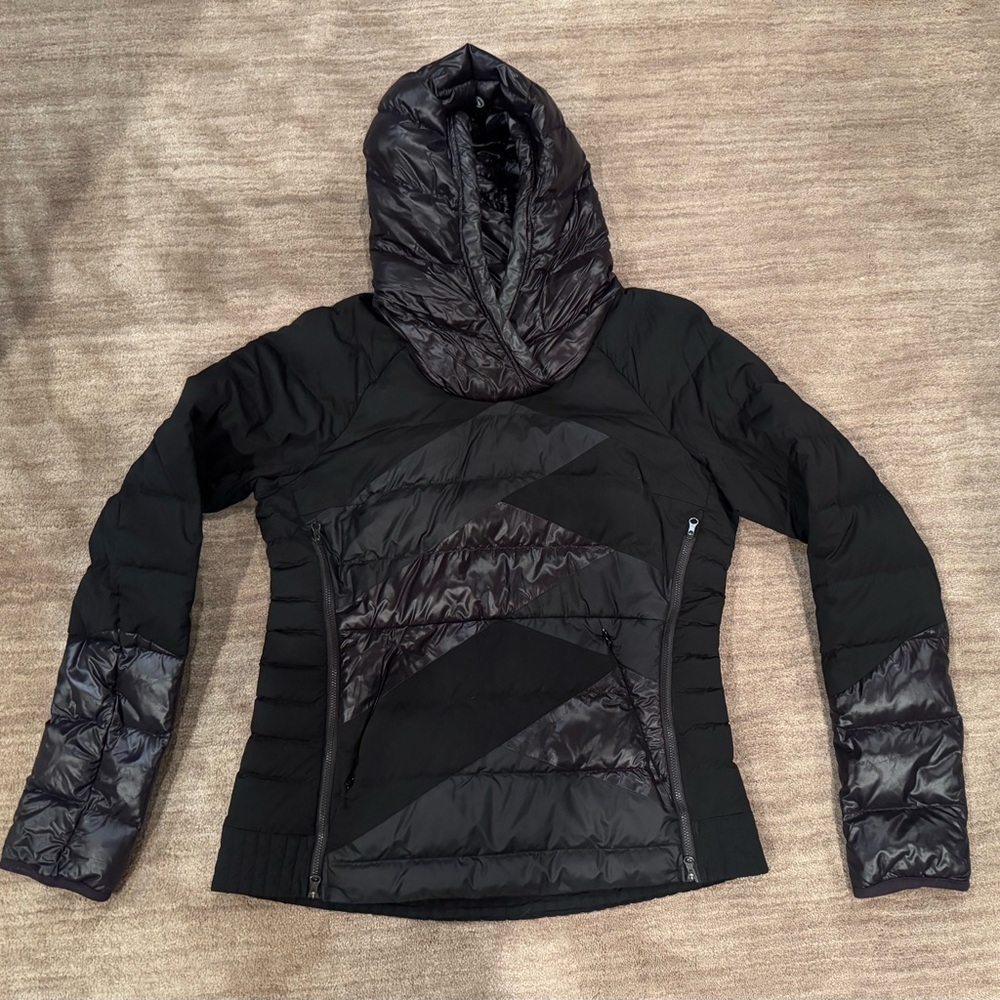 Lululemon women’s hooded pullover puffer
